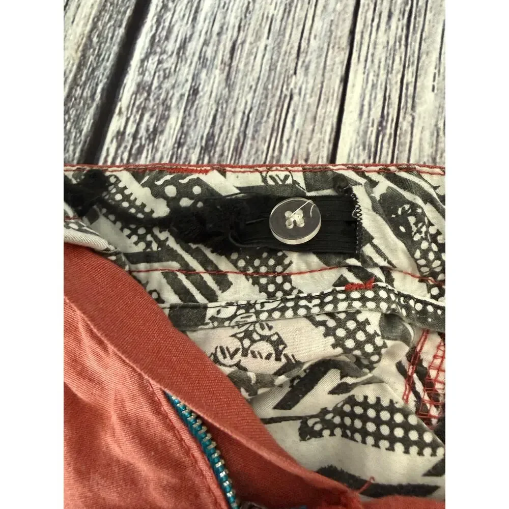 Shaun White Red Youth  Small 7 Shorts